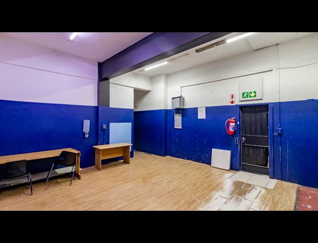 2,413M² BUILDING FOR SALE IN FONTAINEBLEAU